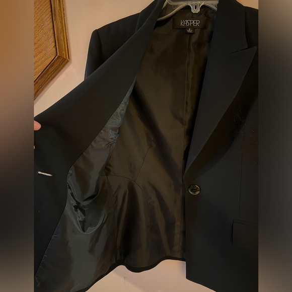 Kasper women’s embellished black blazer size 8. - Picture 4 of 8